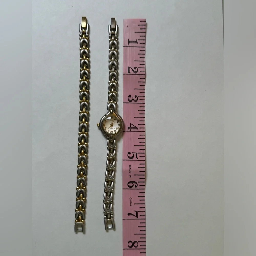 Vintage Peck & Peck Ladies Gold & Silver Tone Watch & Bracelet Set PCP4249
